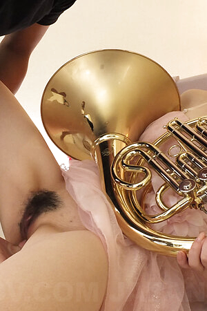 A fan fucks Kanako Iioka with his fingers while playing the horn