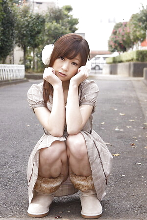 Shino Tanaka shows boobies, pussy and ass after taking clothes off.