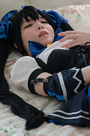 Beautiful Japanese girl Mari Hirose dressed as a schoolgirl masturbates alone on the bed