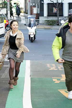 Cheating wife Sumire is aroused by the delivery man