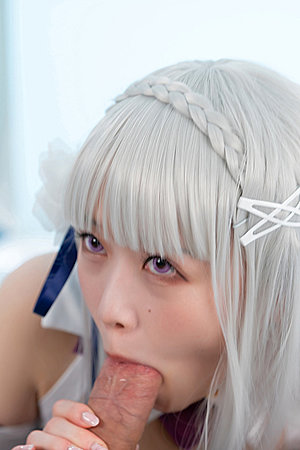 Ria Kurumi sucks cock and loves to cum in her mouth