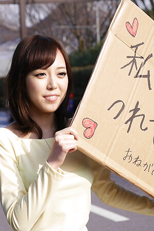 Hitchhiker Shiori Yamate sucks cock and gets cum